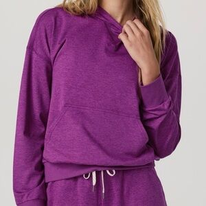 Vuori Halo Modern Relaxed Hoodie Magenta Heather